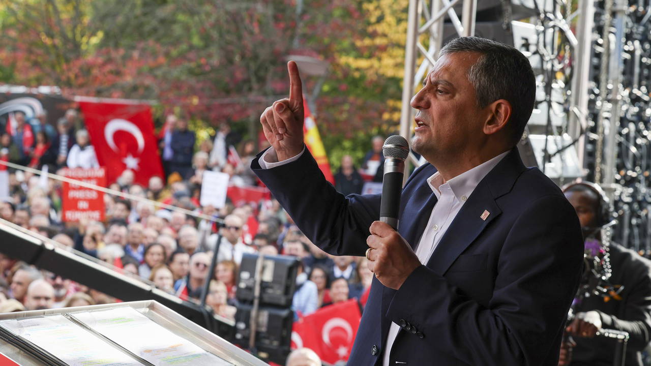 CHP Genel Başkanı Özgür Özel, Brüksel’de düzenlenen “Millet İradesine Sahip Çıkıyor” mitinginde Avrupa’daki Türk gençlerine seslenerek siyasete katılma çağrısı yaptı.