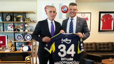 Fenerbahçe Kulübü Başkanı Sadettin Saran, beraberindeki yönetim kurulu üyeleriyle birlikte Türkiye Futbol Federasyonu Başkanı İbrahim Ethem Hacıosmanoğlu’nu makamında ziyaret etti.