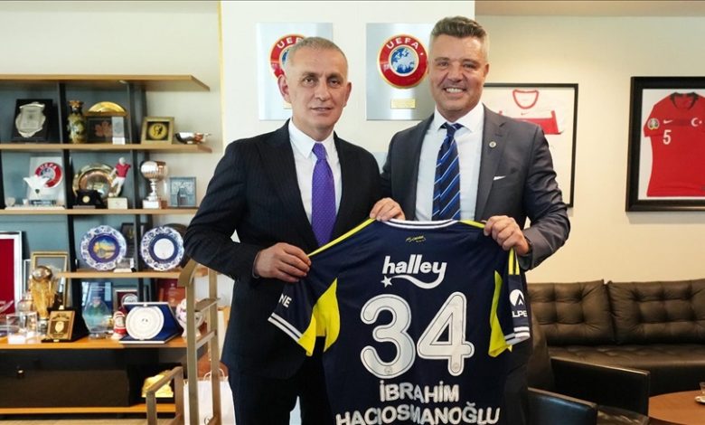 Fenerbahçe Kulübü Başkanı Sadettin Saran, beraberindeki yönetim kurulu üyeleriyle birlikte Türkiye Futbol Federasyonu Başkanı İbrahim Ethem Hacıosmanoğlu’nu makamında ziyaret etti.