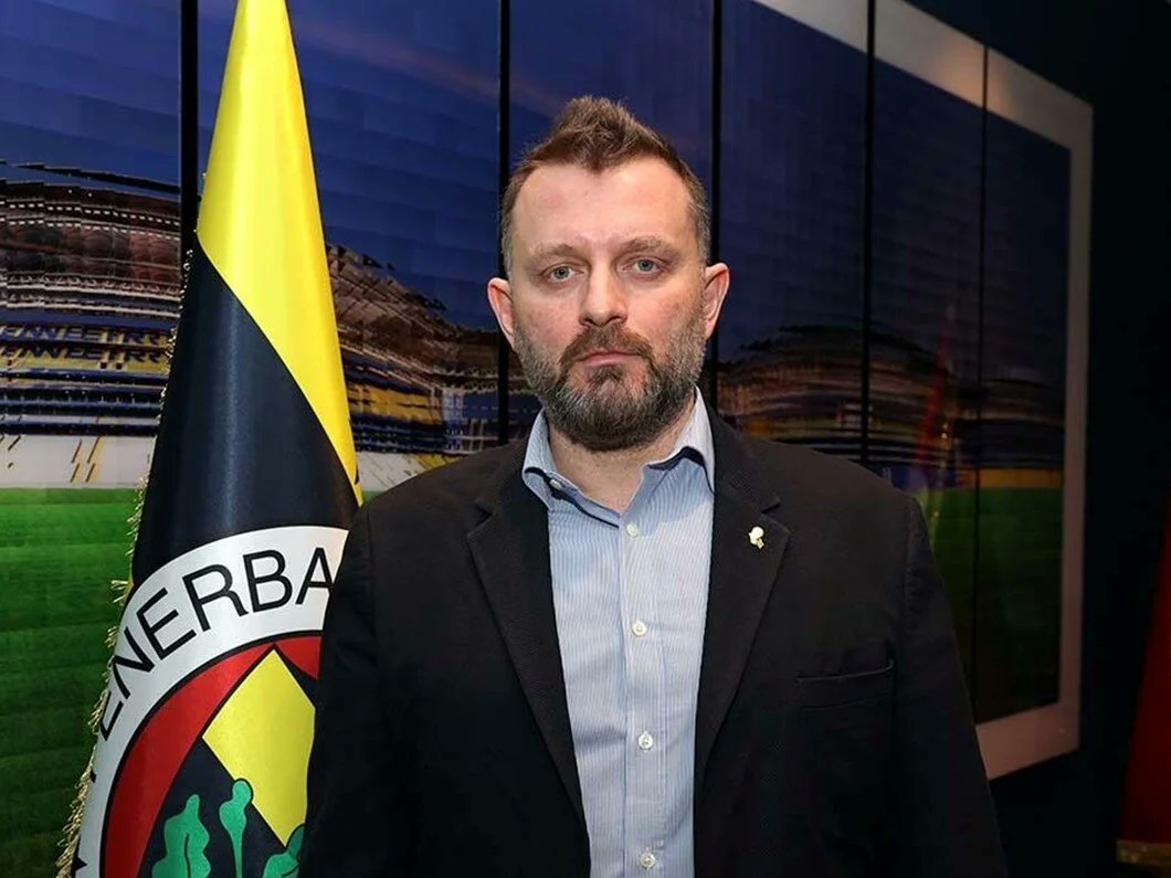 Fenerbahçe Yönetim Kurulu Üyesi olan Selahattin Baki'nin, Galatasaray Spor Kulübü Yönetim Kurulu Üyesi Eray Yazgan'a küfür ettiği iddiasıyla yargılandığı davada, 2 yıl 4 aya kadar hapsi istendi