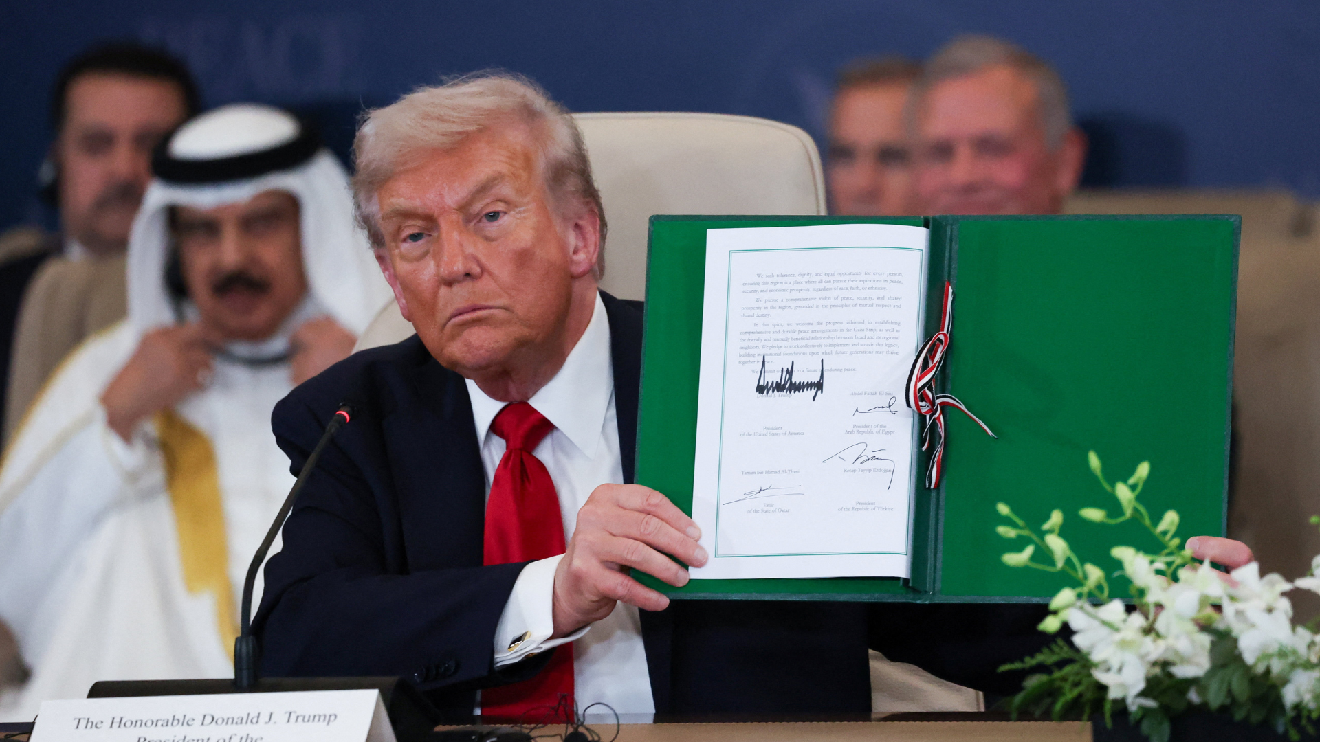 ABD Başkanı Donald Trump, Gazze’de yürürlüğe giren ateşkes anlaşmasının ardından Mısır’ın Şarm el-Şeyh kentinde düzenlenen Barış Zirvesi’nde konuştu.