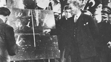 Öğretmenler hayatlarımıza dokunan birer ışık kaynağı... Bu sebeple tüm öğretmenlerimizin bu anlamlı günü kutlu olsun.