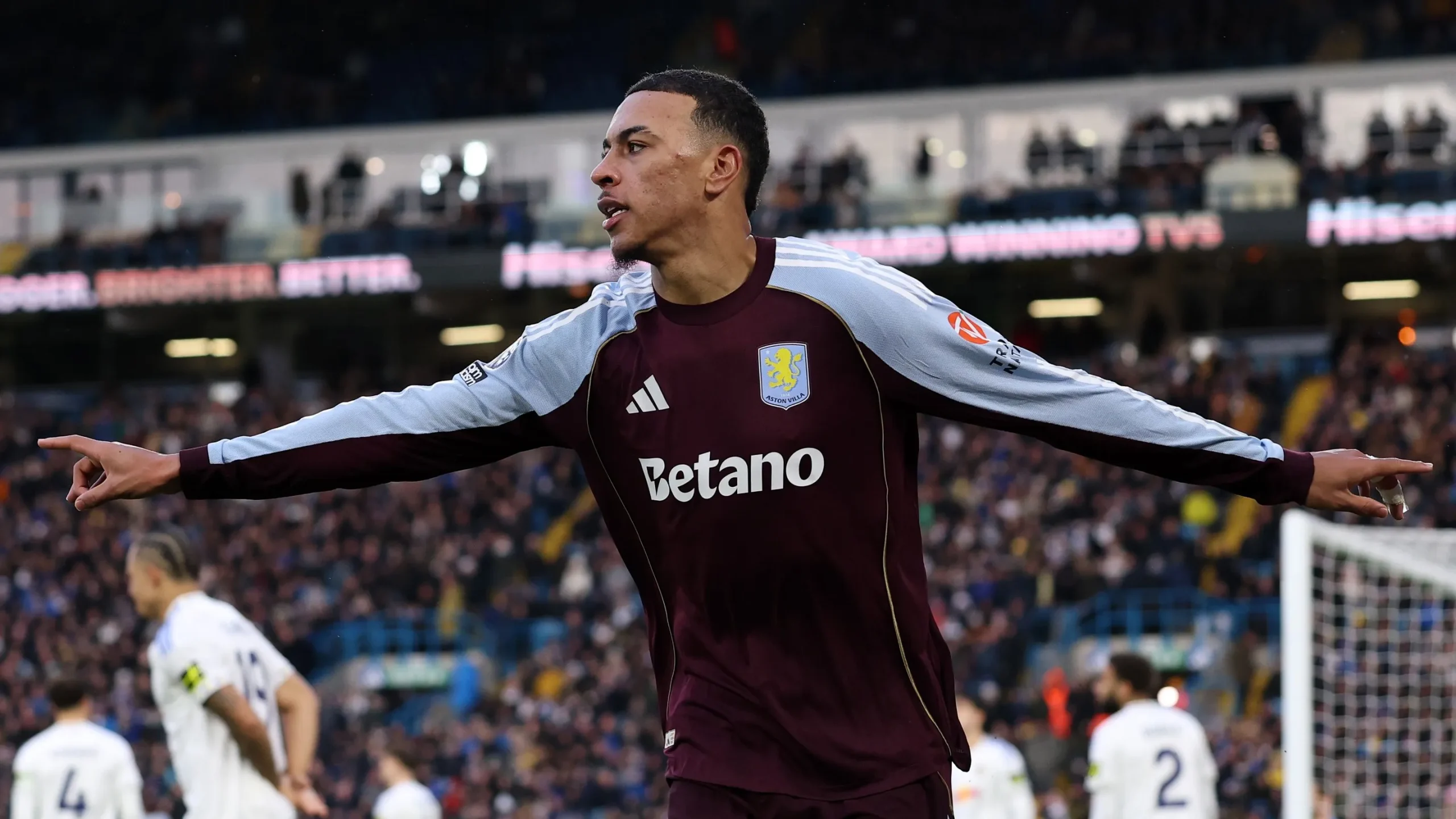 Fenerbahçe’nin UEFA Avrupa Ligi’ndeki rakibi Aston Villa, Leeds United deplasmanında 2-1 kazanarak son 7 maçta 6. galibiyetini aldı