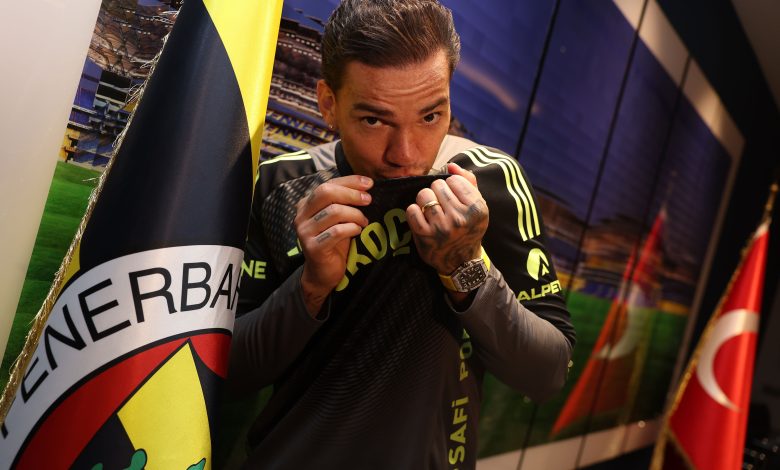 Kaleci Ederson, “Fenerbahçe uzun zamandır ligde şampiyonluk kazanamadı, kulübü tekrar zirveye taşımayı umuyorum" dedi