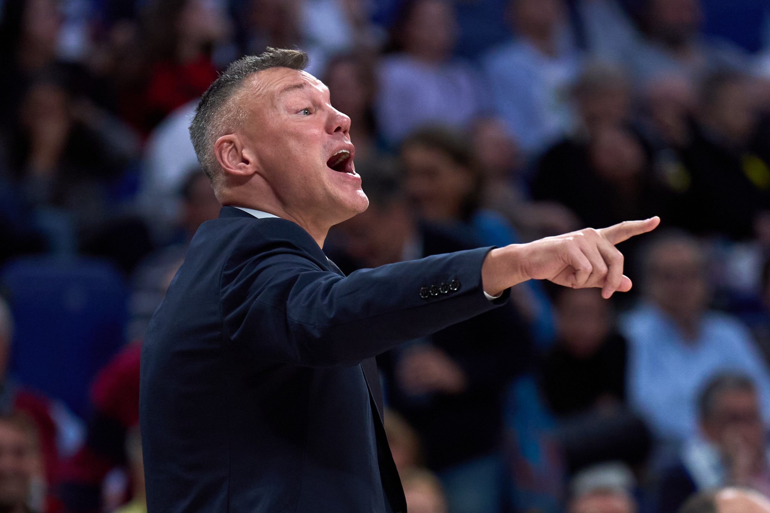 EuroLeague'de art arda Valencia ve Real Madrid'e deplasmanda yenilen Fenerbahçe Beko, Basketbol Süper Ligi'nde Mersin Spor deplasmanında kazandı