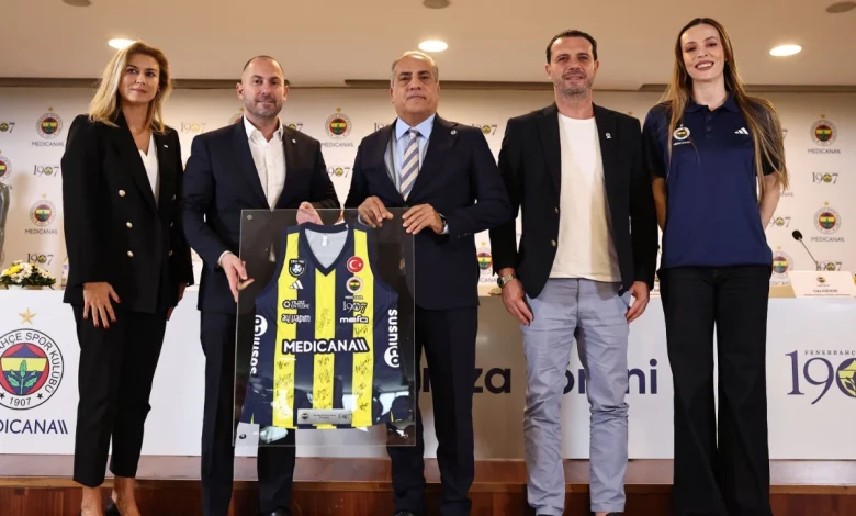 Fenerbahçe Medicana Kadın Voleybol Takımı, sezonun kalan bölümü için 1907 Fenerbahçe Derneği ile forma önü sponsorluk anlaşması imzaladı.