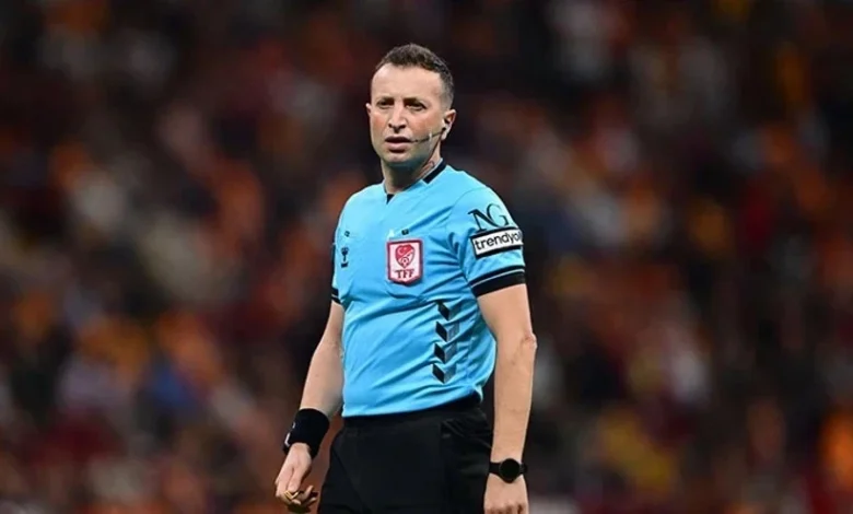 Süper Lig’in 14’üncü haftasında oynanacak dev derbiyi Merkez Hakem Kurulu Yasin Kol’un yöneteceğini açıkladı.