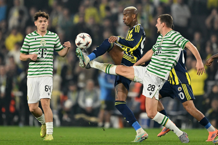 Avrupa Ligi'nin 5. haftasında Ferencvaros’u ağırlayan Fenerbahçe, geriye düştüğü maçta Talisca’nın golüyle sahadan 1-1’lik eşitlikle ayrıldı.