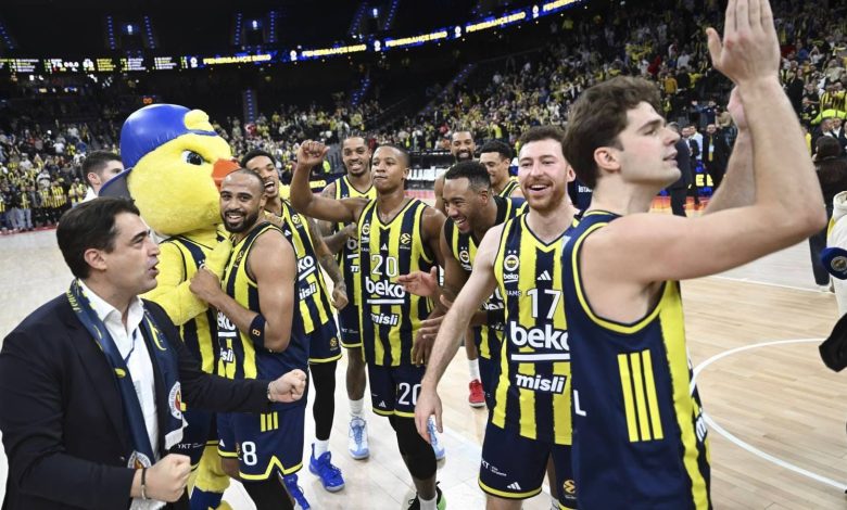 Esenler Erokspor'u deplasmanda yenen Fenerbahçe Beko, Türkiye Sigorta Basketbol Süper Ligi'nde üst üste yedinci galibiyetini aldı