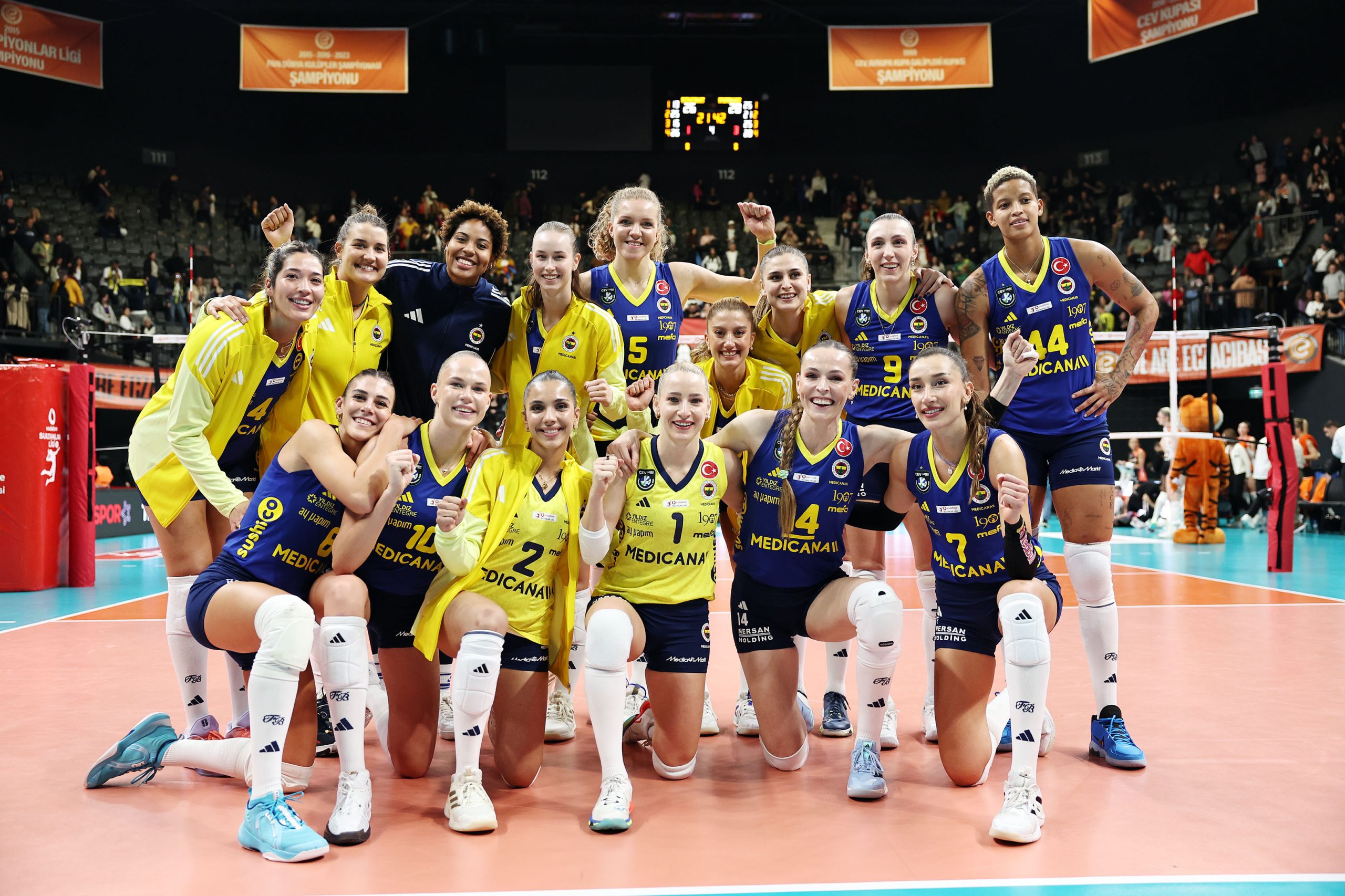 Fenerbahçe Medicana Kadın Voleybol Takımı, Vodafone Sultanlar Ligi'nde Eczacıbaşı Dynavit’i deplasmanda 3-1 yendi