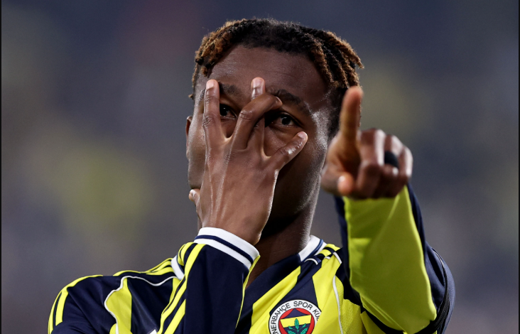 Trendyol Süper Lig’de Kayserispor’u 4-2 mağlup eden Fenerbahçe hem ligde yenilmezliğini sürdürdü hem de Galatasaray ile farkı bire indirdi