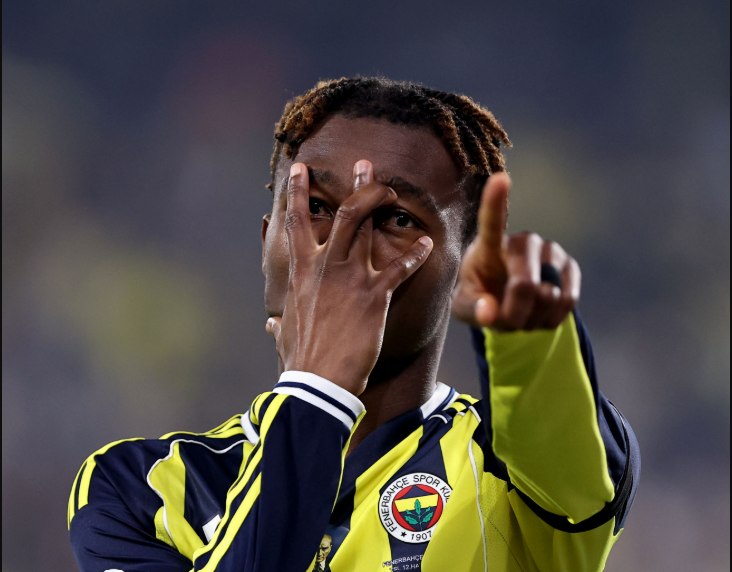 Trendyol Süper Lig’de Kayserispor’u 4-2 mağlup eden Fenerbahçe hem ligde yenilmezliğini sürdürdü hem de Galatasaray ile farkı bire indirdi