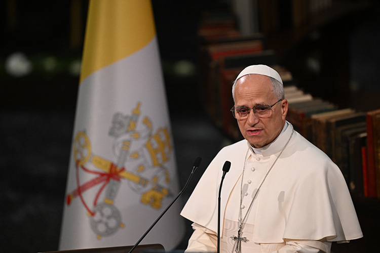 Papa 14. Leo, ilk yurt dışı ziyaretini Türkiye’ye gerçekleştirerek Ankara’da yoğun diplomatik temaslarda bulundu; ziyaret İstanbul ve İznik’te devam edecek.