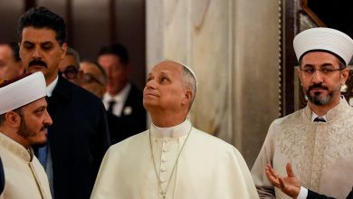 İstanbul’da temaslarını sürdüren Papa 14. Leo, beraberindeki heyetle birlikte Sultanahmet Camisi’ni gezerek yapı hakkında detaylı bilgi aldı.