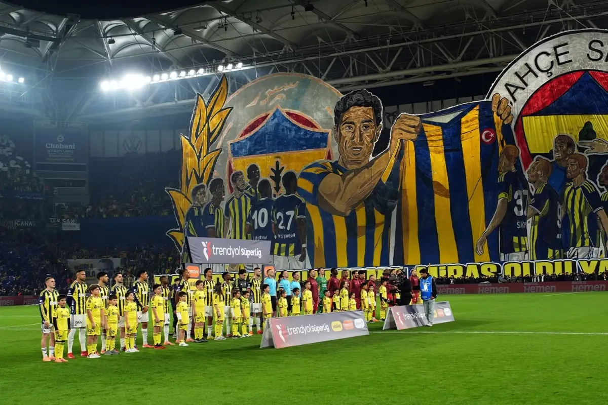 TFF Hukuk Müşavirliği, Fenerbahçe-Galatasaray derbisindeki olaylar başta olmak üzere Süper Lig’den 9 kulübü Profesyonel Futbol Disiplin Kuruluna gönderdi.