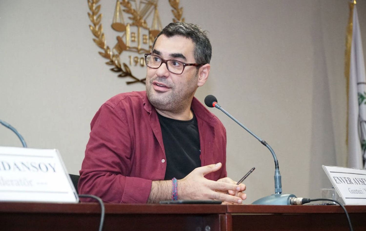 Silivri Cezaevi’nde Ekrem İmamoğlu ile gazeteci Enver Aysever arasında yaşandığı öne sürülen gerilimli anlar tartışma konusu oldu.