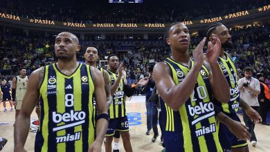 EuroLeague’in 18. haftasında Barcelona’yı konuk eden Fenerbahçe Beko, büyük çekişmeye sahne olan mücadeleyi 72-71 kazanarak önemli bir galibiyete imza attı.