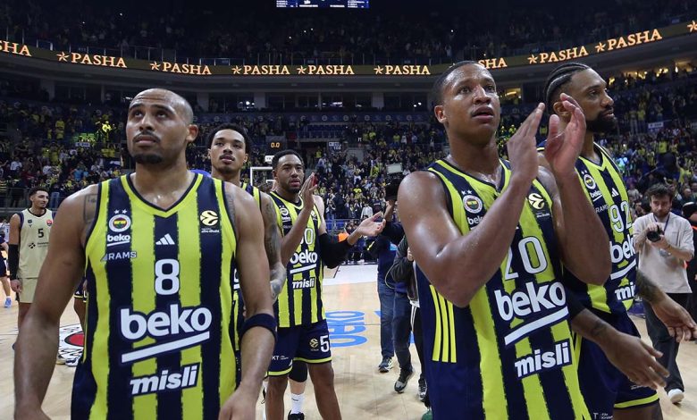 EuroLeague’in 18. haftasında Barcelona’yı konuk eden Fenerbahçe Beko, büyük çekişmeye sahne olan mücadeleyi 72-71 kazanarak önemli bir galibiyete imza attı.