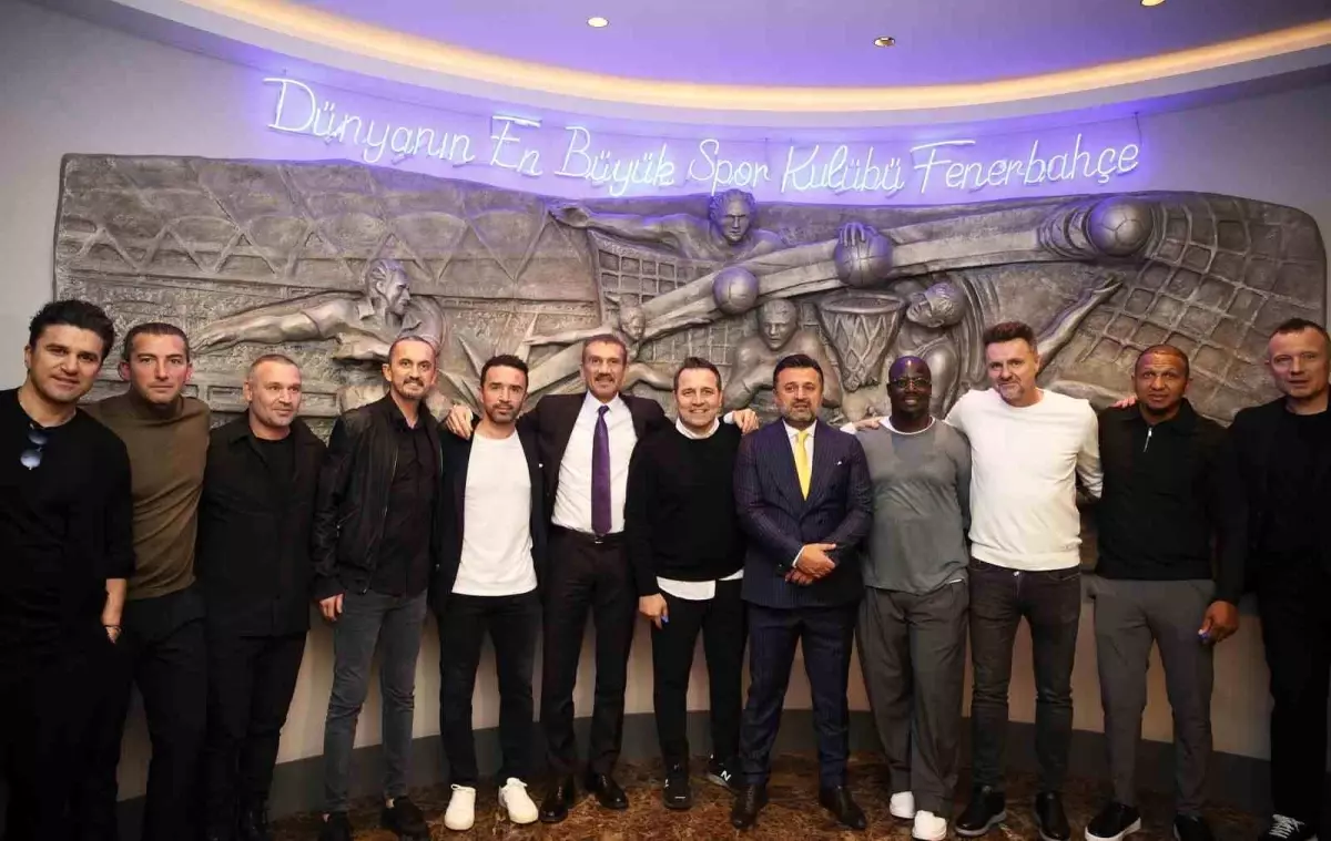 Fenerbahçe’nin eski futbolcuları, Galatasaray derbisi öncesinde bir araya gelerek birlik mesajı verdi ve dev maça dair beklentilerini paylaştı.