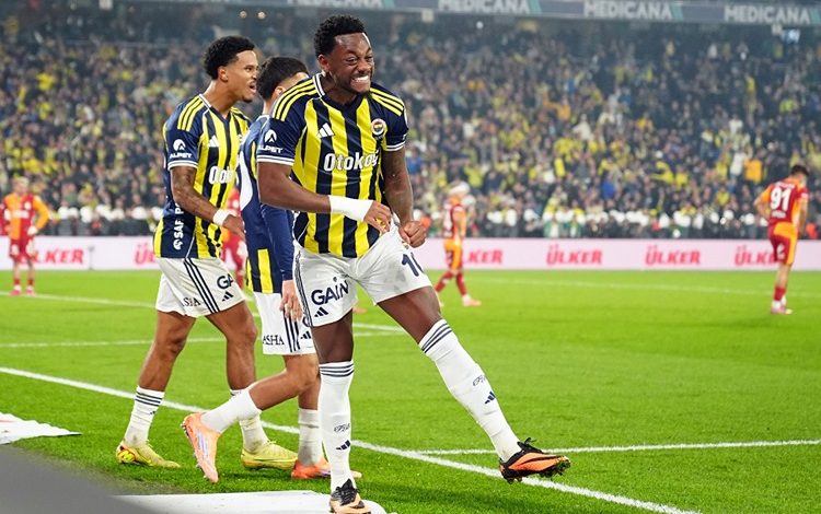 Süper Lig’in 14. Haftasında Fenerbahçe son dakikalarda bulduğu golle Galatasaray derbisinden 1-1’lik skorla ayrıldı.