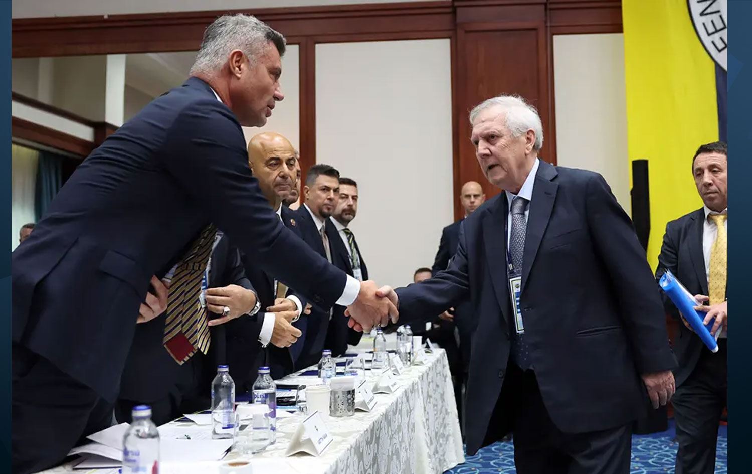 Fenerbahçe camiasında haftalardır konuşulan olağanüstü kongre ihtimaliyle ilgili yeni bir gelişme yaşandı.