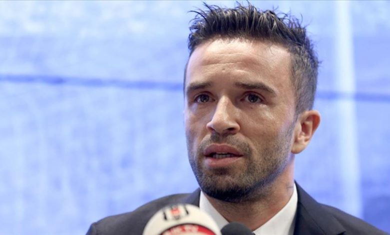 Eski futbolcu Gökhan Gönül ve Cemal Çetinkaya hakkında ise konutu terk etmeme ve yurt dışına çıkış yasağı uygulanacak.