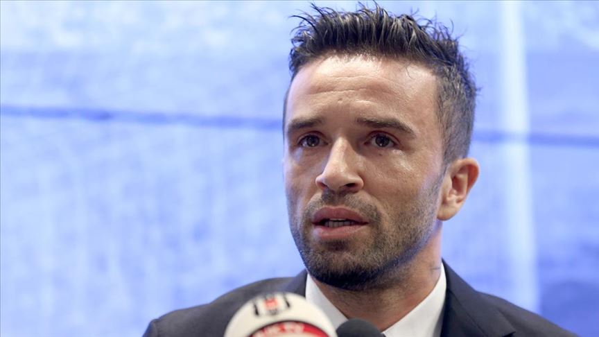 Eski futbolcu Gökhan Gönül ve Cemal Çetinkaya hakkında ise konutu terk etmeme ve yurt dışına çıkış yasağı uygulanacak.