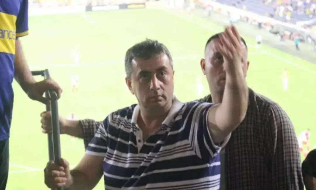 İstanbul Üsküdar’da gece saatlerinde silahlı saldırıya uğrayan Fenerbahçe tribün liderlerinden İbrahim Gümüştekin ağır yaralandı