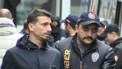Fenerbahçe kaptanı Mert Hakan Yandaş, cezaevinden sarı-lacivertli taraftarlara hitaben bir mektup kaleme aldı.