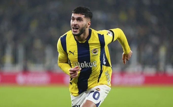 Fenerbahçeli Oğuz Aydın, satın alma opsiyonuyla, kiralık olarak Rus Ligi takımlarından CSKA Moskova’ya transfer olacak