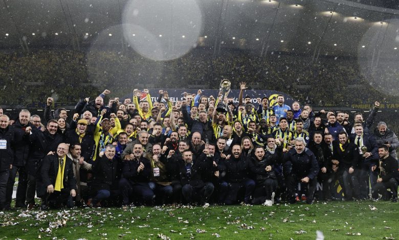 Turkcell Süper Kupa finalinde Galatasaray’ı 2-0 mağlup eden Fenerbahçe, 11 yıl aradan sonra kupayı bir kez daha müzesine götürdü.
