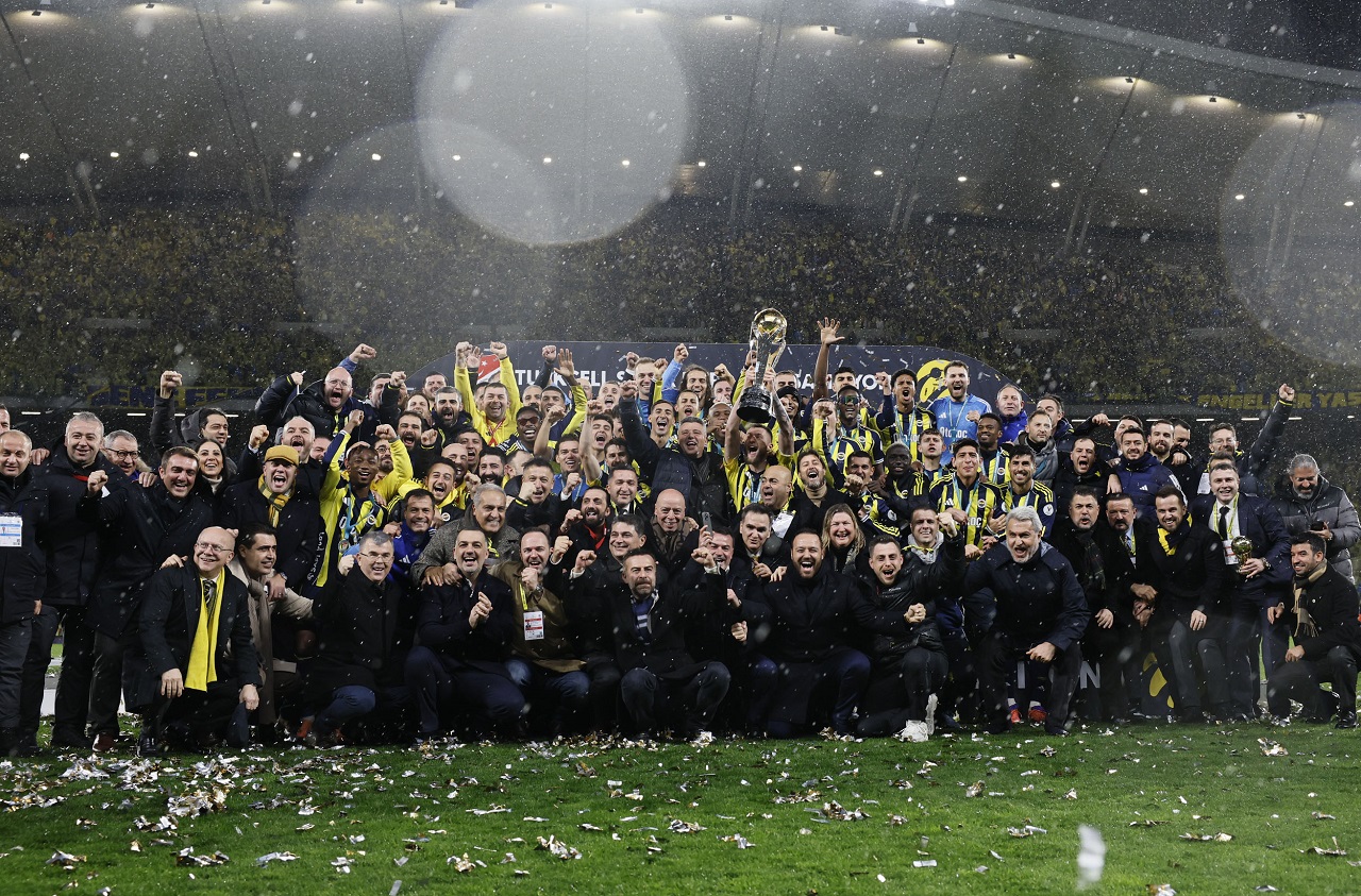 Turkcell Süper Kupa finalinde Galatasaray’ı 2-0 mağlup eden Fenerbahçe, 11 yıl aradan sonra kupayı bir kez daha müzesine götürdü.