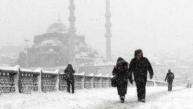AKOM, İstanbul’da hafta sonu hava koşullarının sertleşeceğini, Pazartesi günü ise kent genelinde kuvvetli kar yağışının etkili olacağını duyurdu.