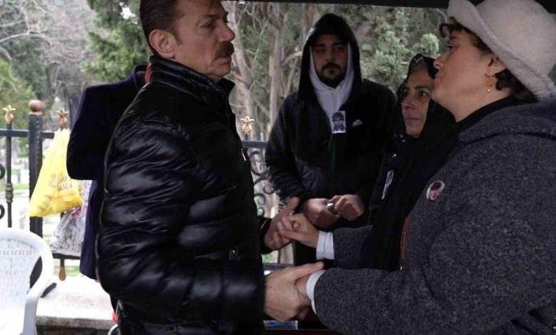 Kadıköy’de bıçaklı saldırıda yaşamını yitiren 15 yaşındaki Mattia Ahmet Minguzzi, ölümünün birinci yılında mezarı başında anıldı.