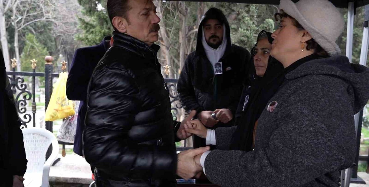 Kadıköy’de bıçaklı saldırıda yaşamını yitiren 15 yaşındaki Mattia Ahmet Minguzzi, ölümünün birinci yılında mezarı başında anıldı.