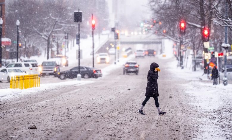 ABD kar yağışının esiri oldu. Maryland’den Maine’e kadar etkili olan şiddetli kar fırtınası milyonlarca kişiyi evlerine kapattı.