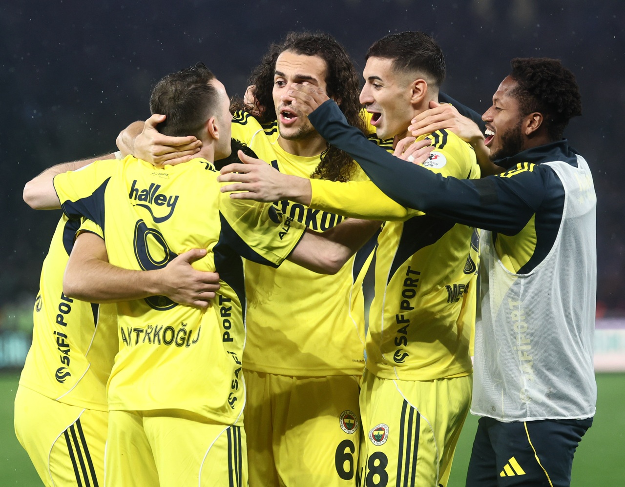 rendyol Süper Lig’in 22. haftasında Fenerbahçe, Trabzonspor’u deplasmanda 3-2 mağlup etti.