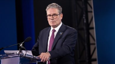 Starmer, Jeffrey Epstein ile ilişkileri ortaya çıkan Peter Mandelson’u ABD Büyükelçisi olarak atadığı için mağdurlardan özür diledi.