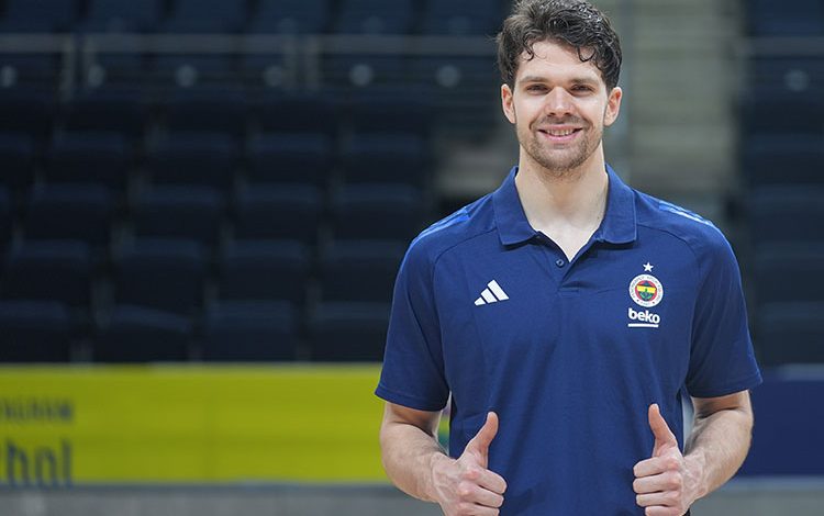 Fenerbahçe Beko’nun genç yıldızı Tarık Biberovic, Red Bull Türkiye’nin basketbol branşındaki ilk sporcusu oldu.
