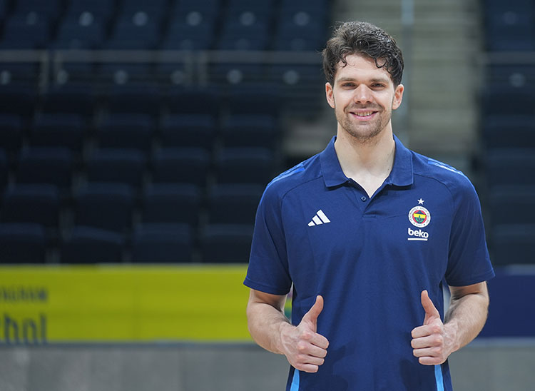 Fenerbahçe Beko’nun genç yıldızı Tarık Biberovic, Red Bull Türkiye’nin basketbol branşındaki ilk sporcusu oldu.