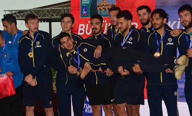 Büyükler Türkiye Kupası Kürek Yarışları’nda Fenerbahçe Spor Kulübü, hem kadınlar hem erkeklerde birinciliği elde etti.