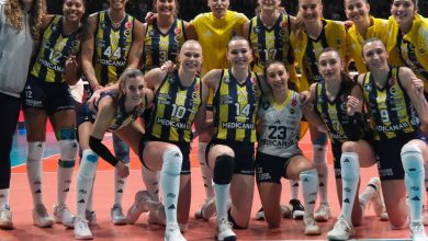 Fenerbahçe Medicana, Vodafone Sultanlar Ligi'nde play-off final etabı ilk maçında evinde VakıfBank'a 3-0 kaybetti
