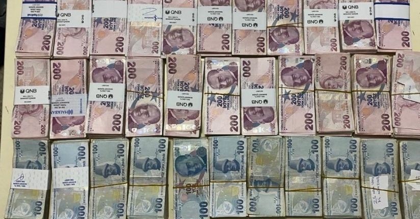 Beşiktaş-Fenerbahçe maçında karaborsa bilet satışı yapıldığı iddiaları üzerine yürütülen soruşturmada 8 ilde eş zamanlı operasyon düzenlendi.