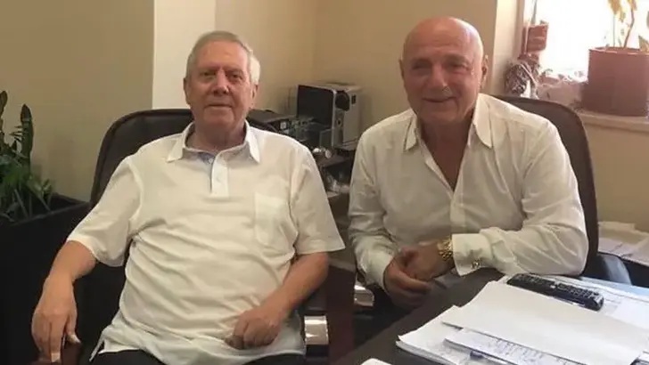 Fenerbahçe’de olağanüstü seçimli genel kurul öncesi başkan adaylığını açıklayan Aziz Yıldırım’a Fenerbahçe 2000 Derneği’nden destek geldi.