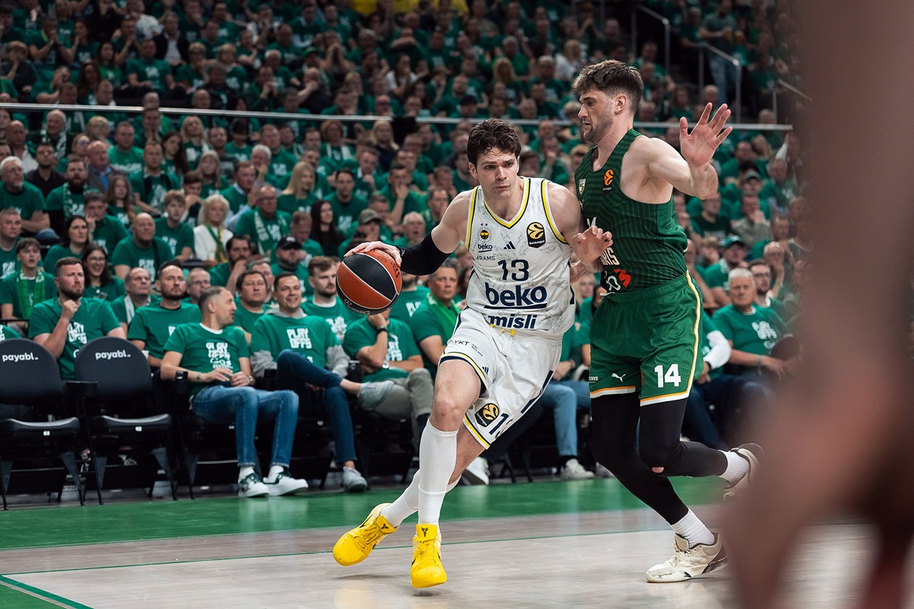 Fenerbahçe Beko, EuroLeague play-off serisinin 4’üncü maçında deplasmanda Zalgiris Kaunas’ı uzatma sonunda 94-90 mağlup etti.