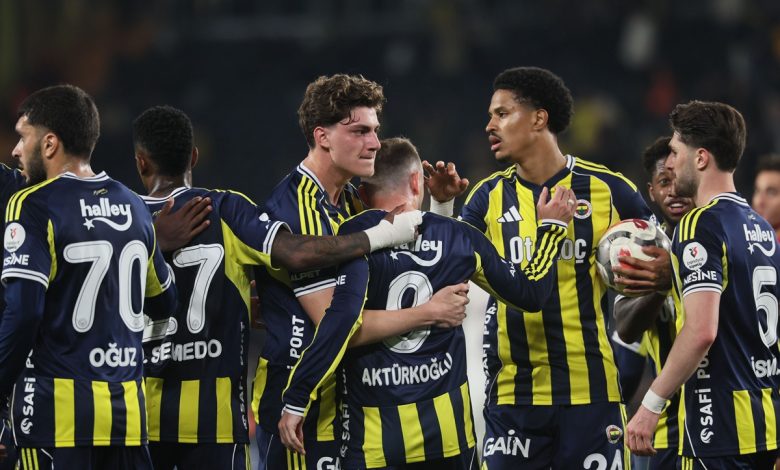 Fenerbahçe, Süper Lig’de sezonun son maçında taraftarı önünde beklemediği kadar zorlu bir gece yaşadı.