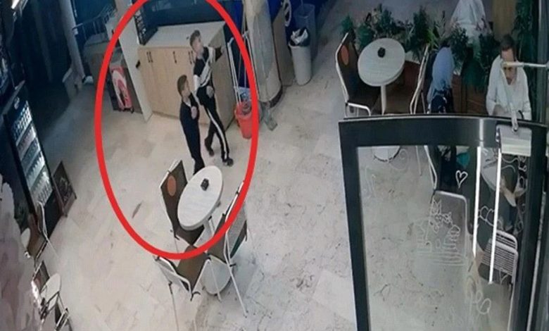 Bursa’nın İnegöl ilçesinde bir pasaj içinde bulunan Fenerbahçeliler Derneği’nde yangın çıktı.