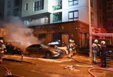Kadıköy’de oto galeri önünde korkutan yangın! 3 Kadıköy’de oto galeri önünde park halindeki bir otomobilde çıkan yangın kısa sürede büyüdü.