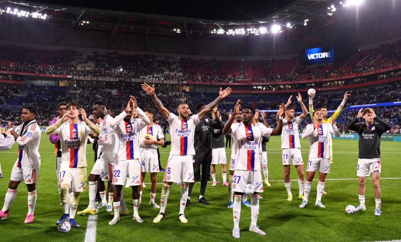 Fenerbahçe'ye Lyon müjdesi 1 Fenerbahçe, Lyon'un mali nedenle ihracı durumunda Şampiyonlar Ligi'nde seri başı olarak avantaj yakalayacak