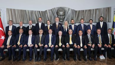 Fenerbahçe’de yeniden başkanlığa seçilen Aziz Yıldırım ve yönetimi mazbatalarını aldıktan sonra ilk yönetim kurulu toplantısını yaptı.